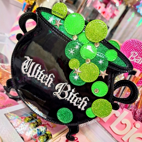 Trickz N' Treatz Cauldron Crossbody Bag - Picture 2 of 8